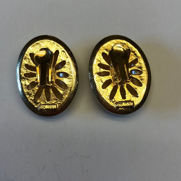 M Jent large clip earrings - Picture 2 of 3